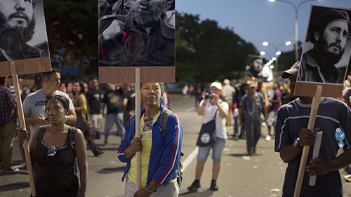 Người Cuba rơi nước mắt xếp hàng viếng lãnh tụ Fidel Castro